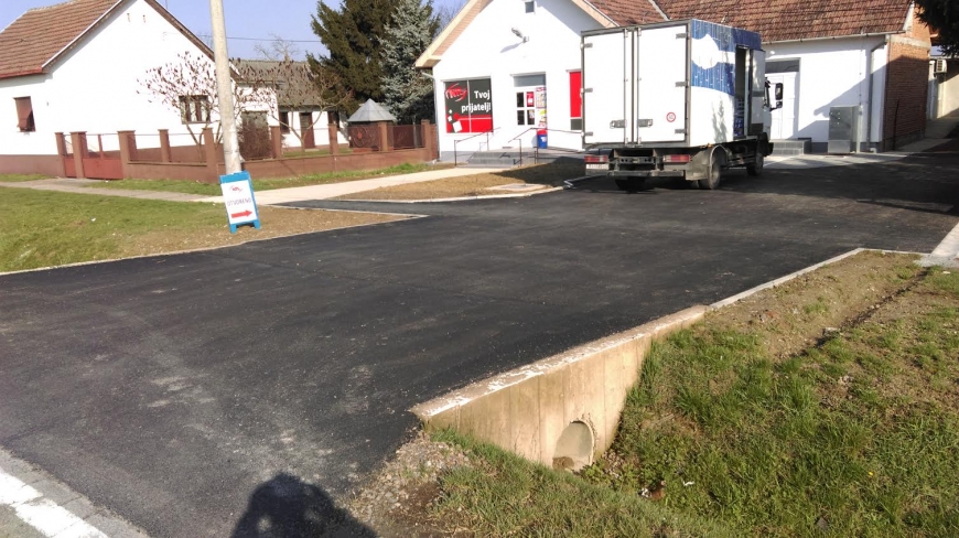 Rekonstrukcija parkiralista ispred NTL trgovine u Samatovcima